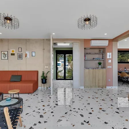 Terazzo With Heated Pool Vila