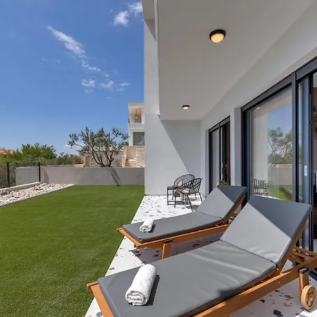 Terazzo With Heated Pool Vila *