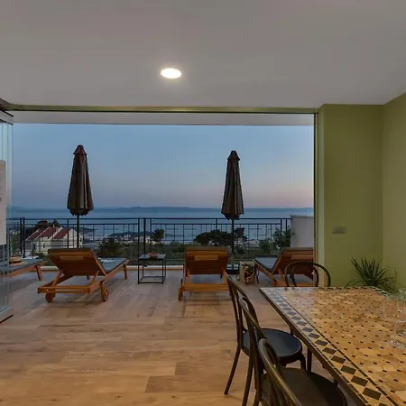 Terazzo With Heated Pool Vila