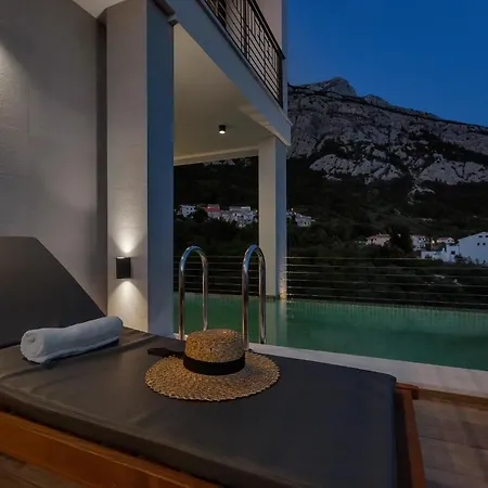Terazzo With Heated Pool Makarská