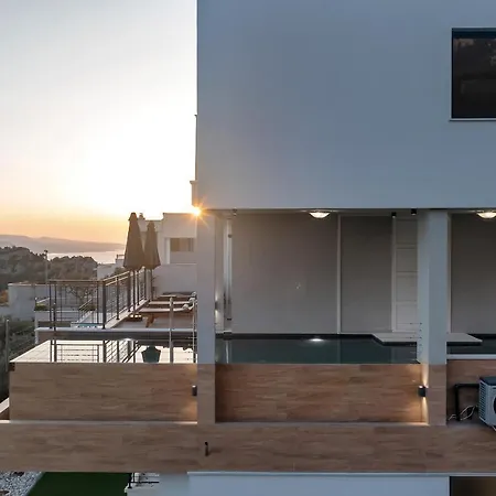 Terazzo With Heated Pool Vila *